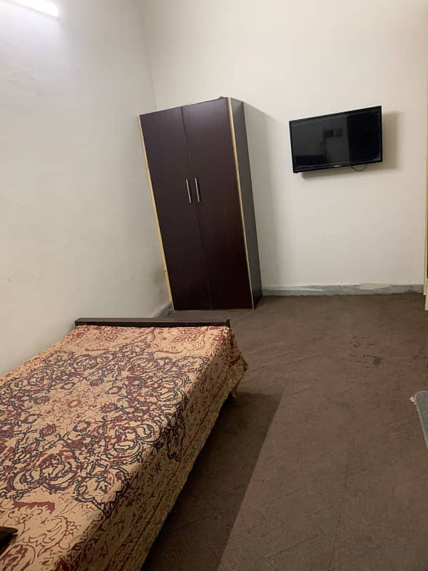 Semi Furnished small bedroom available for rent in askari 10 0