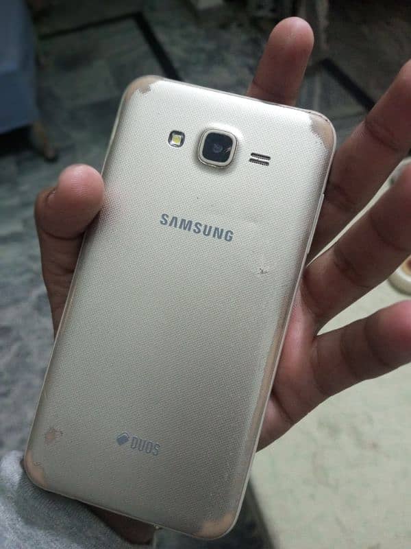 Samsung Galaxy j7 Only 1 issue 5