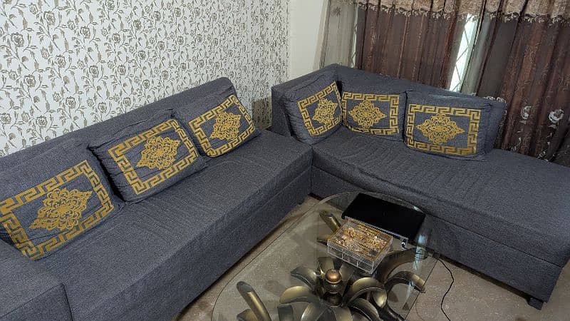 L shape sofa in new condition 3