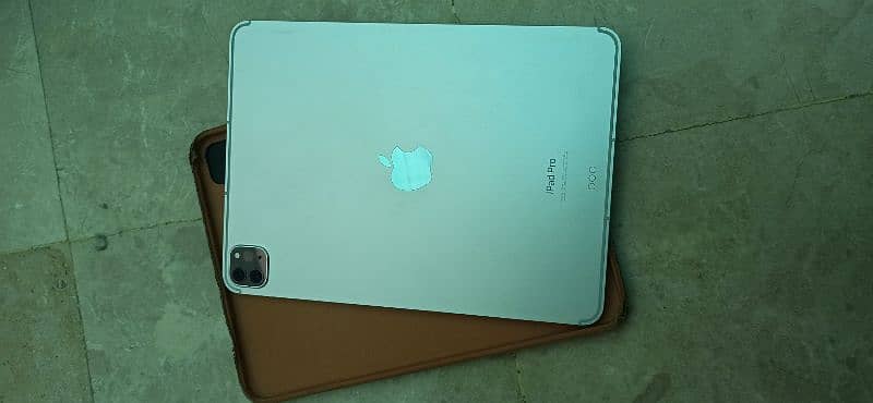 I pad pro M2 wifi +cellular 5