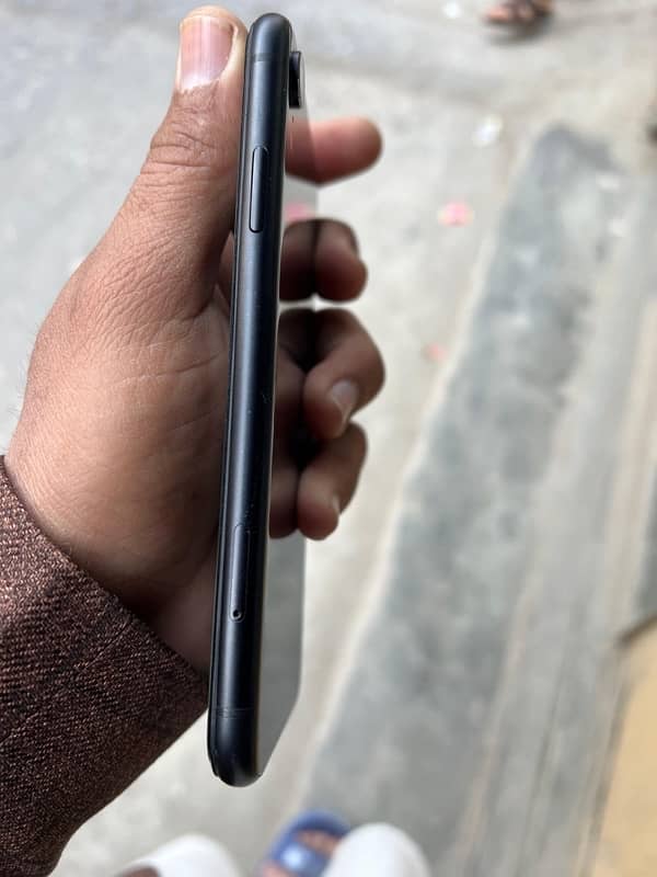 iphone xr 64 gb sim working 3