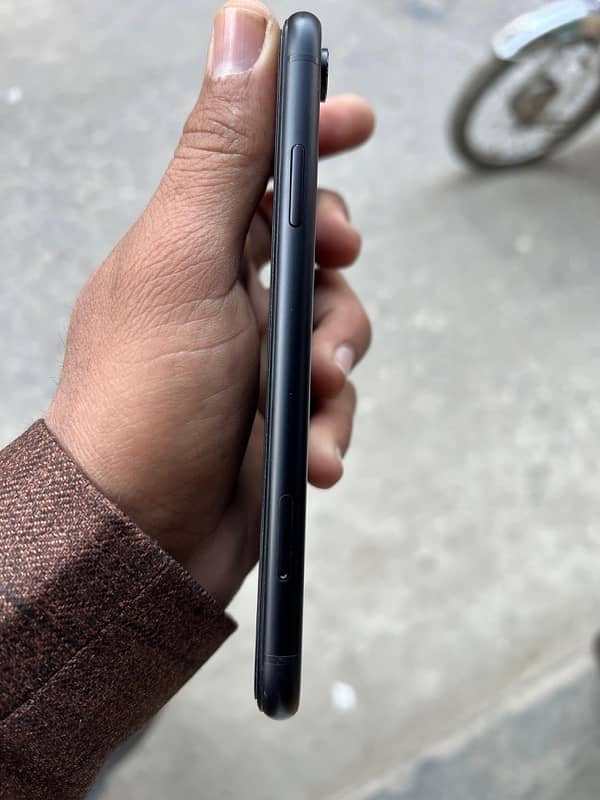 iphone xr 64 gb sim working 4