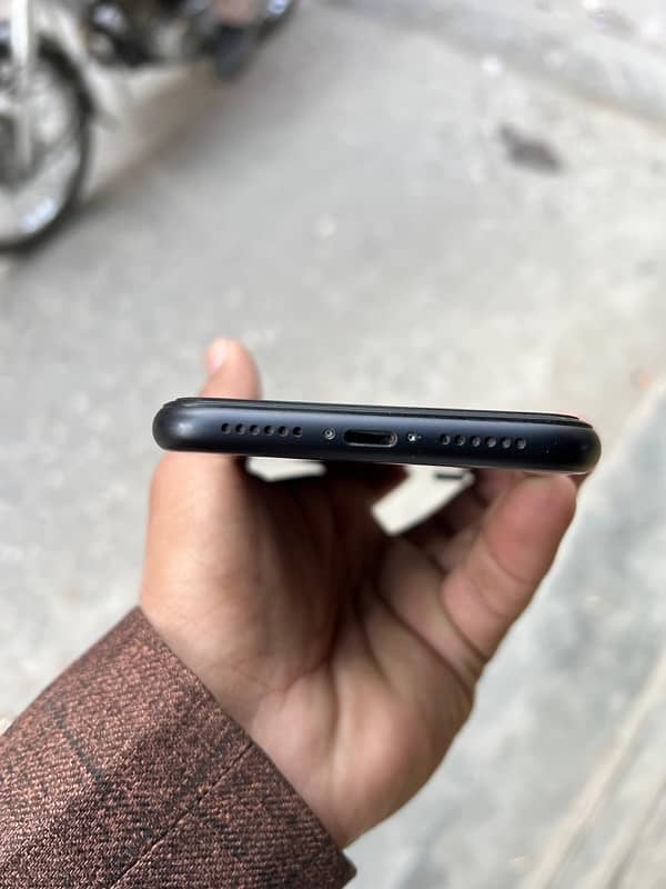 iphone xr 64 gb sim working 7