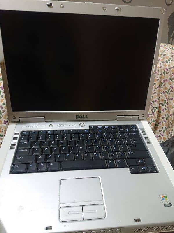 DELL INSPIRON WITHOUT BETTER CHARGER AVAILABLE IN WORKING CONDITION 0