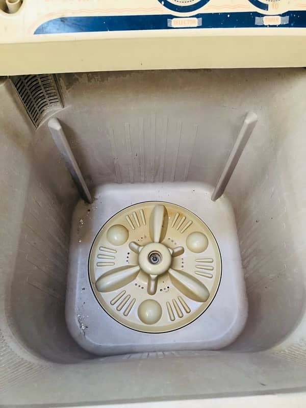 Washing Machine No fault, ready to use. 4