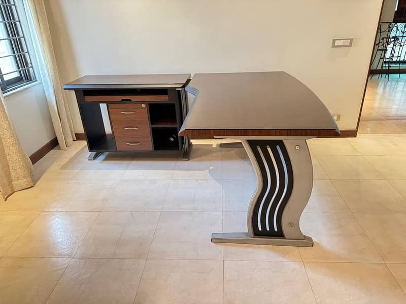 L shaped Executive table 2