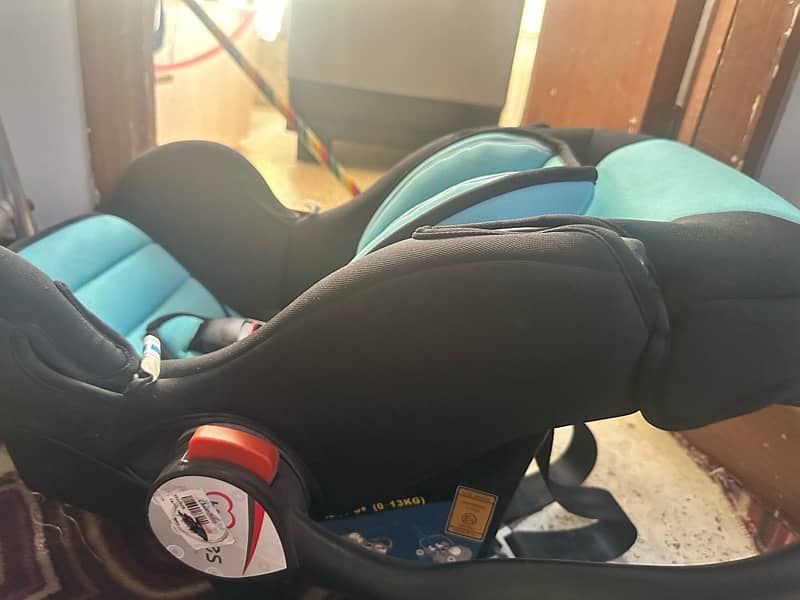 tinnies original baby cot + car seat 2