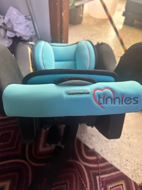 tinnies original baby cot + car seat 4