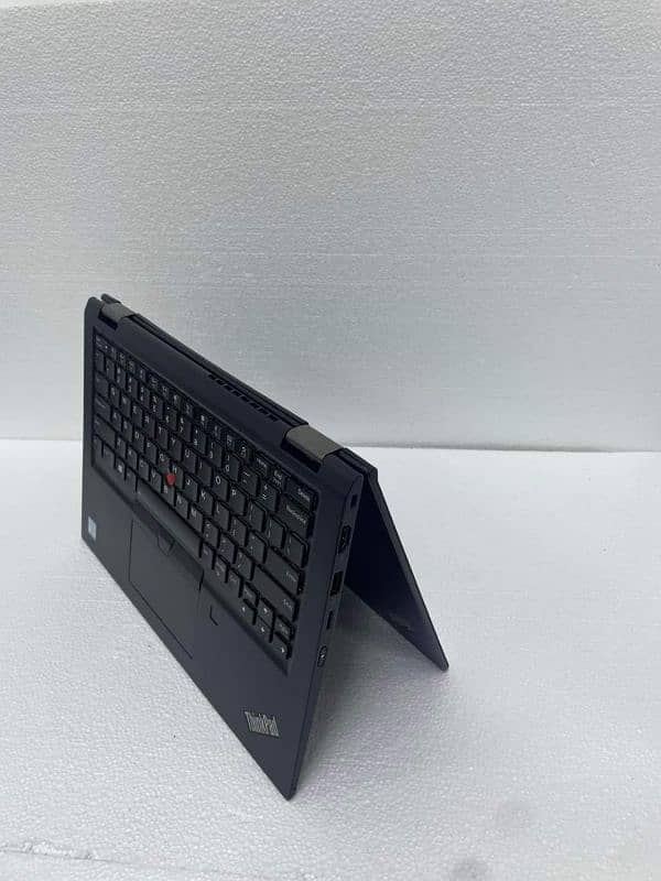 Lenovo Thinkpad Yoga x390 / with stylus pen  8th gen / Quadcore 4