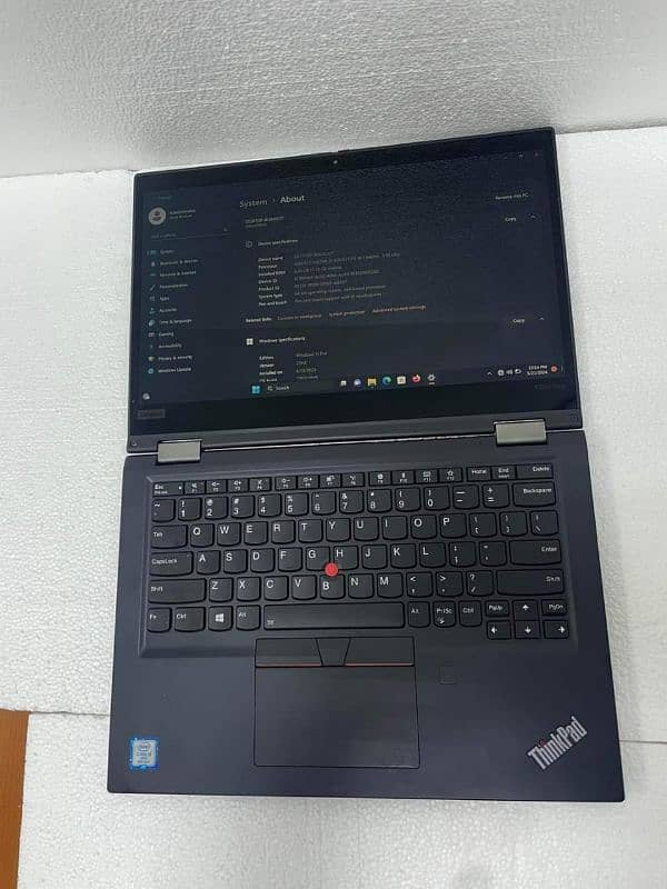 Lenovo Thinkpad Yoga x390 / with stylus pen  8th gen / Quadcore 5