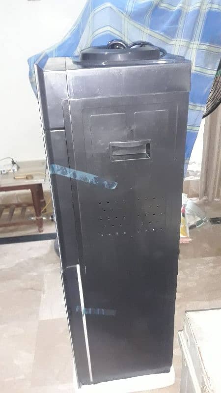 Water dispenser for sale urgent 3