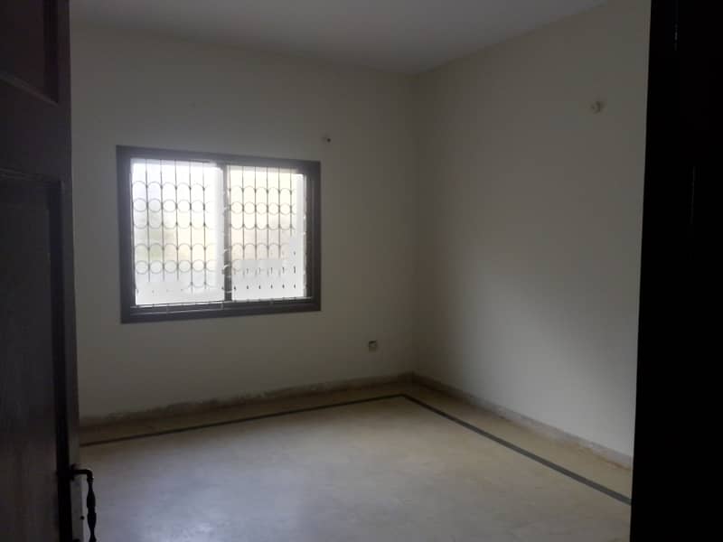 2 bed dd portion available for rent in north Karachi 4