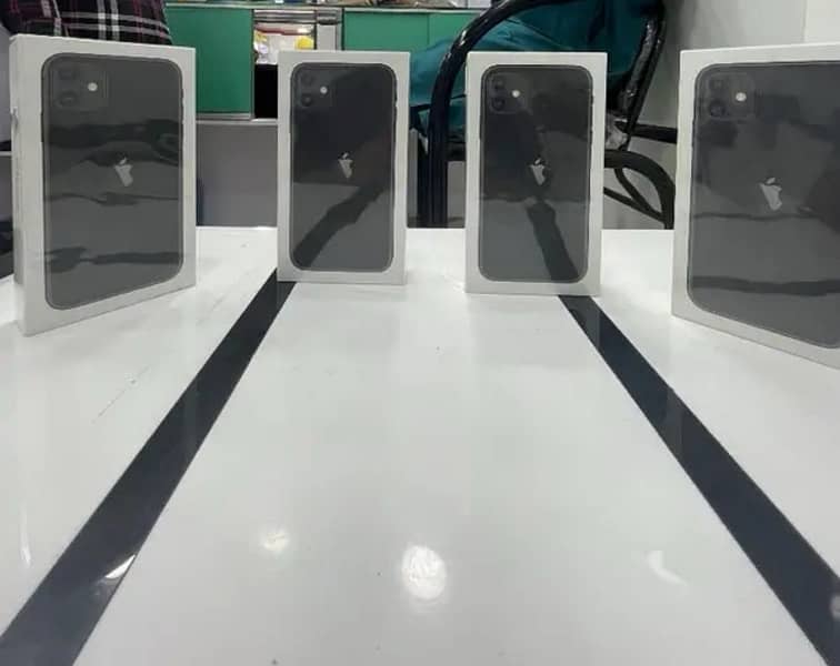 Iphone 11 box pack NON PTA SIM WORKING 0