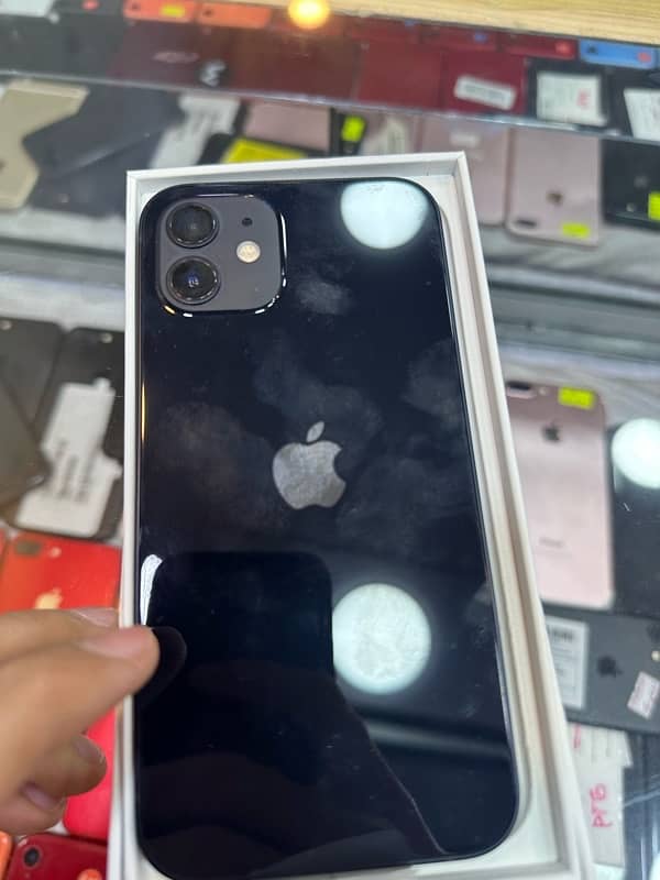 Iphone 11 box pack NON PTA SIM WORKING 1