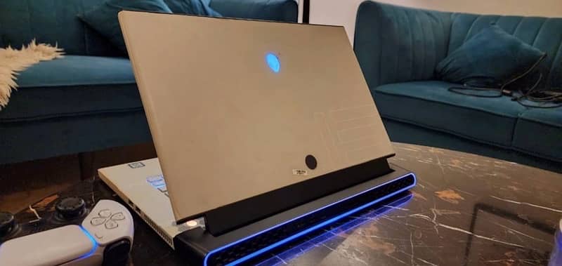 I7 Dell Alienware Gaming | 144Hz | RTX 6GB | Coffee lake H processor 1