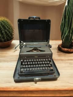 old royal typewriter very good condition working