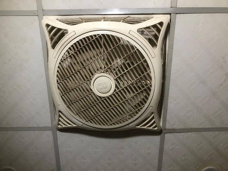 selling my Haier 1 ton AC and ceilings bracket fan 1