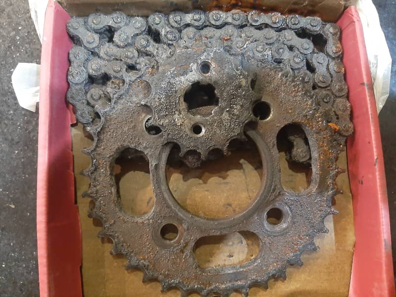 125 chain sprocket and kick for sale 1