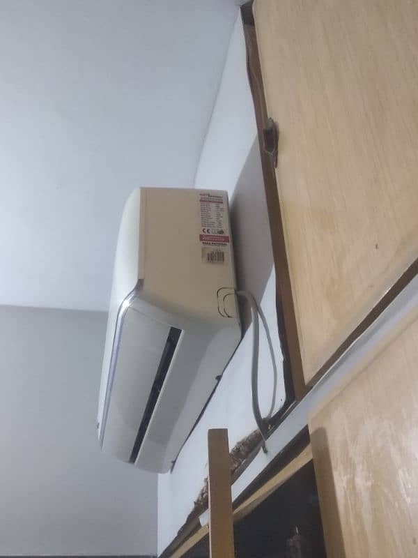 urgent sale 1.5 ton inverter ac running condition 1