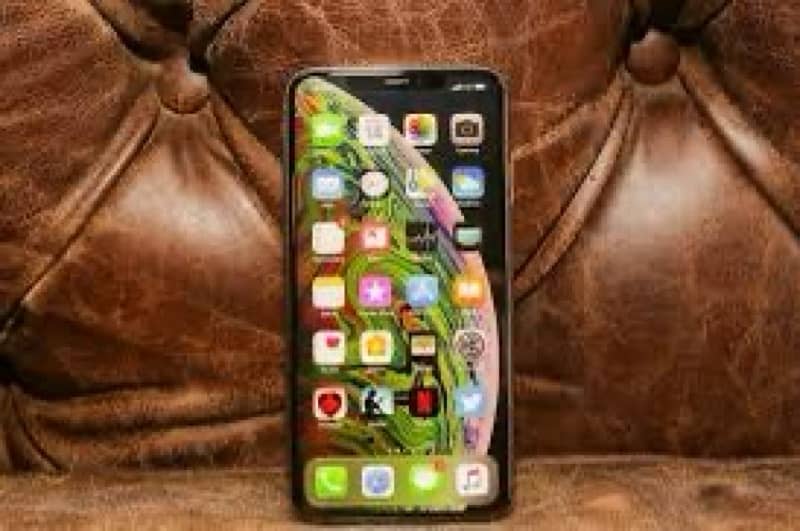 iphone Xs (Gold colour) 2