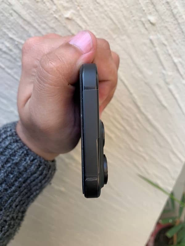 iPhone 16 Pro 256gb Black 5