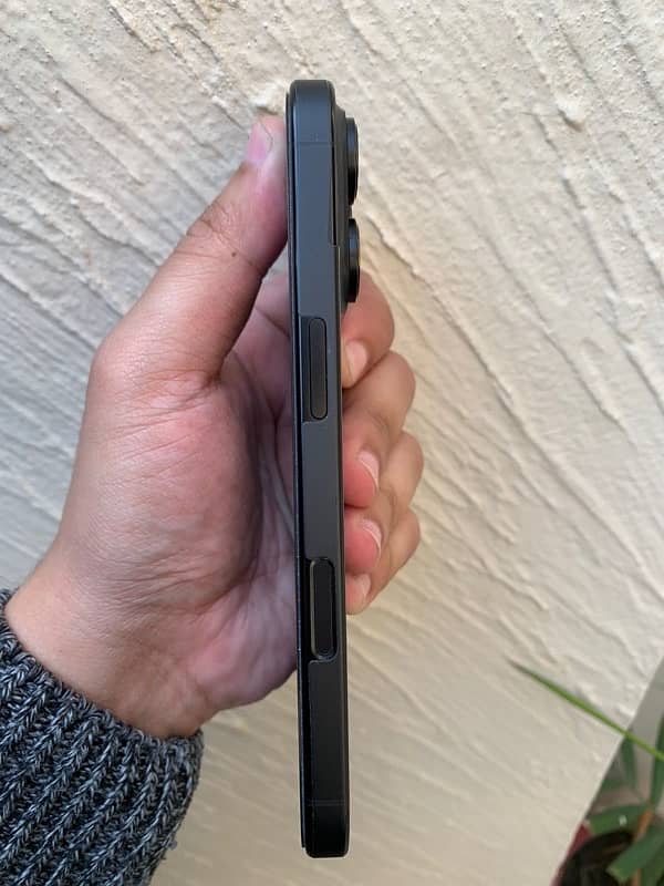 iPhone 16 Pro 256gb Black 7