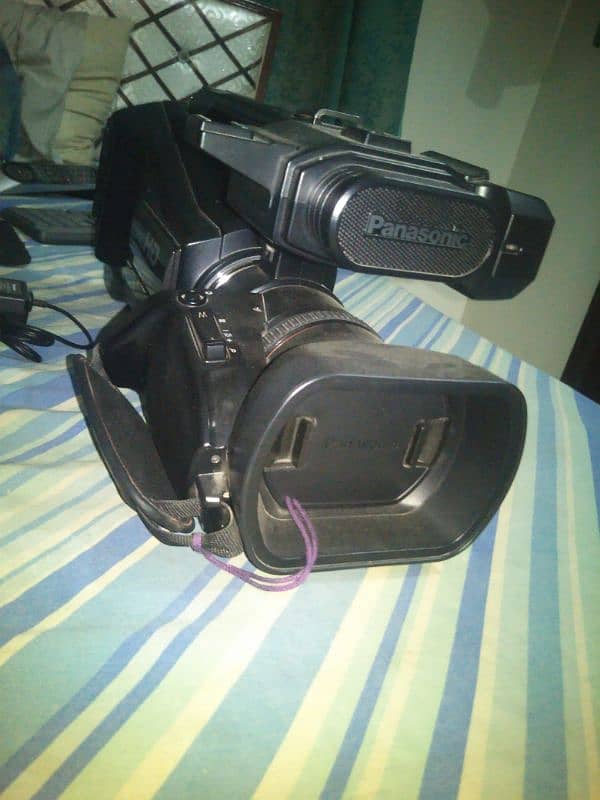 MDH2M PANASONIC VIDEO CAMERA 10/10 CONDITION 1