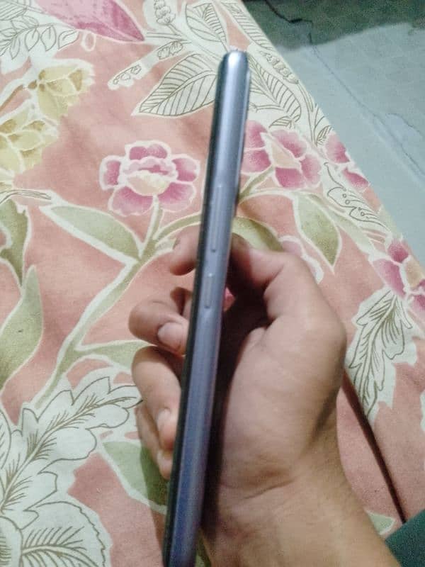 Infinix hot 11 10/10 condition 4/64  with out box charger 2