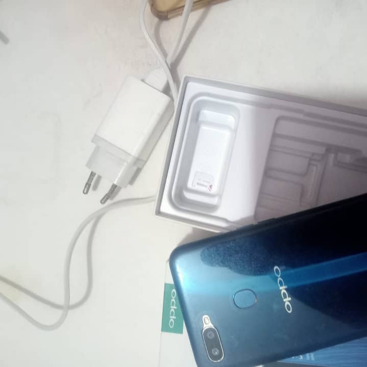 Oppo a5s lush condition 4 64 with all original assesries and box 2