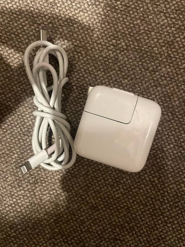 Apple ipad mini 5 ka 100% original box pulled charger hy 1