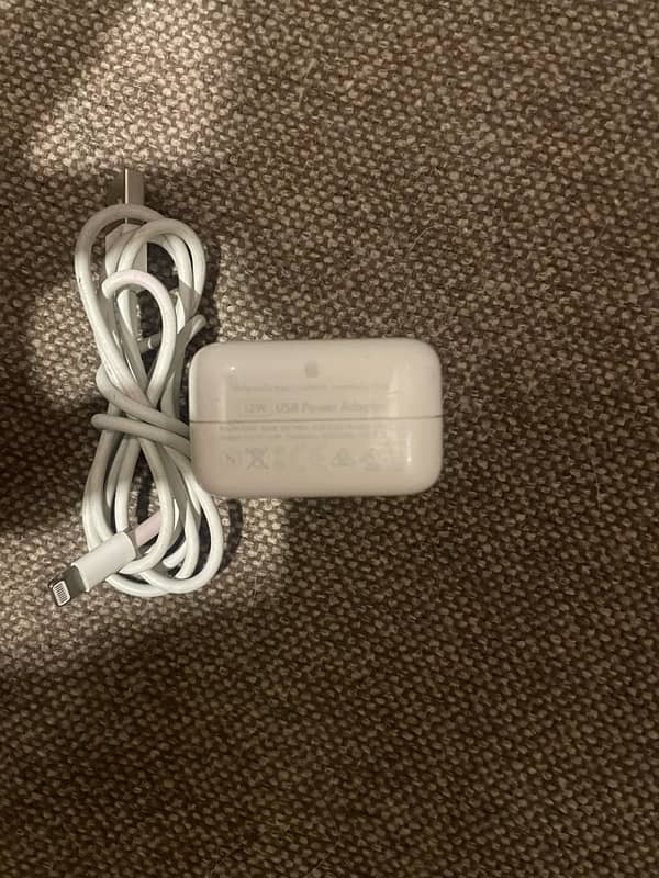 Apple ipad mini 5 ka 100% original box pulled charger hy 2