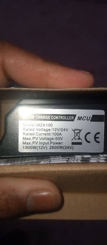 100amp Solar charge controller, 12v-24v. Max input PV 1300w/2600w 1