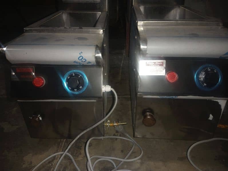 2 Electrical Deep Fryers 2