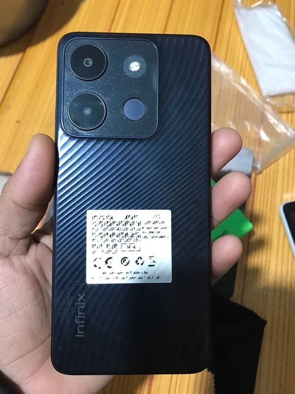 Infinix smart 7 4/64 2