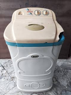 Indus washing mashine good condition washer