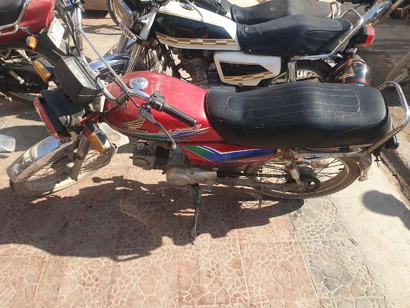 honda CD 70 2013 model condiction pic ma dakh sakty ho 2