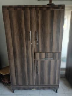 CUPBOARD/WARDROBE