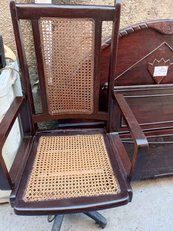 office chair is available in good condition 2