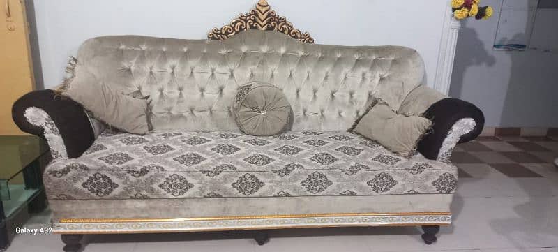 7 sitters sofa new condition 1