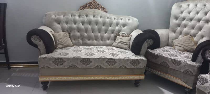 7 sitters sofa new condition 2