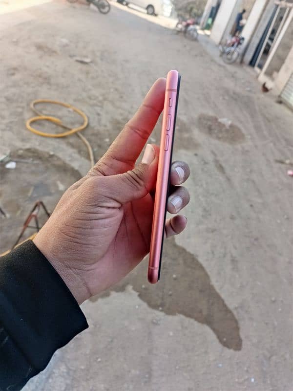 iphone XR 4