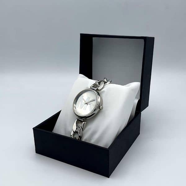 women Stainless steel Analog Watch 2