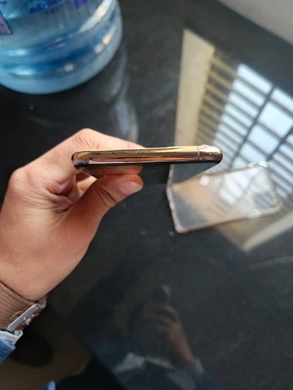 I phone 11 pro max golden colour 3