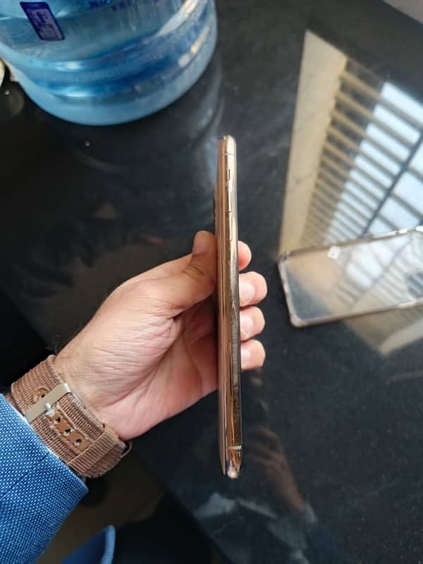 I phone 11 pro max golden colour 4