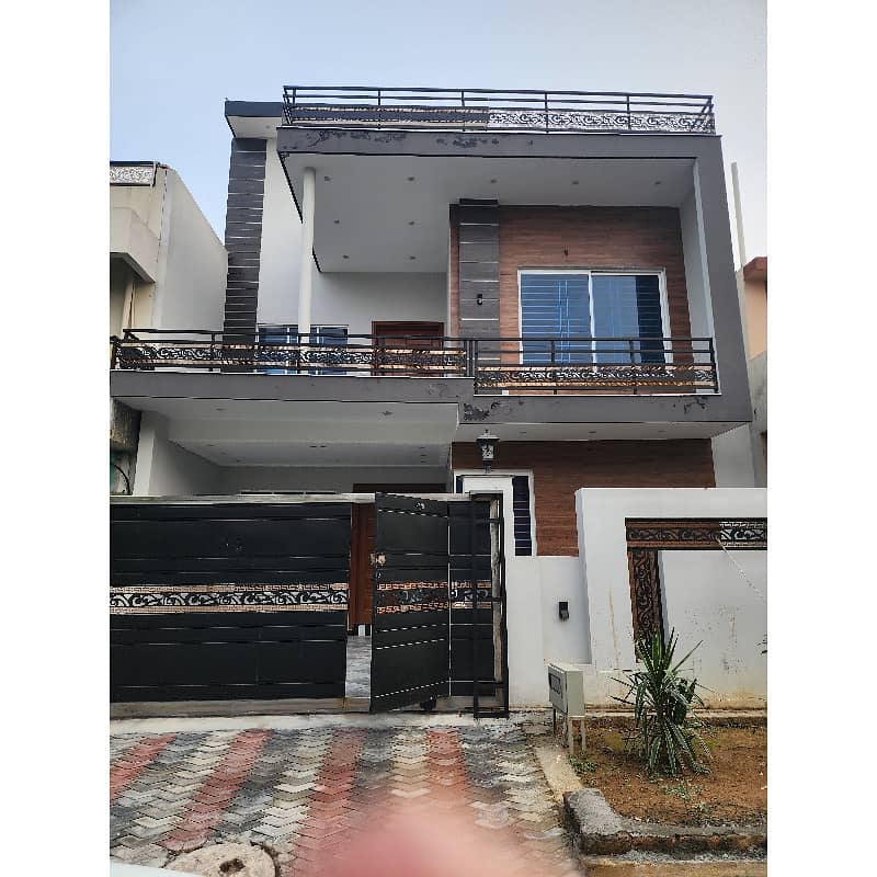 10 Marla Newly Constructed Best Location House Is Available For Sale In Block D Sector D-17 0