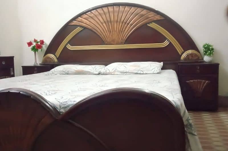 Queen Size Bed/Wooden 0