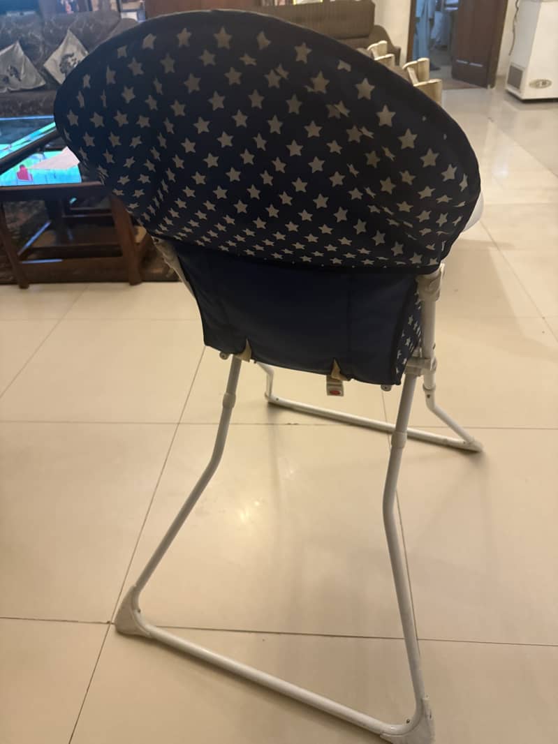 Royal blue tinnies high chair 10/10 condition few months used only 3