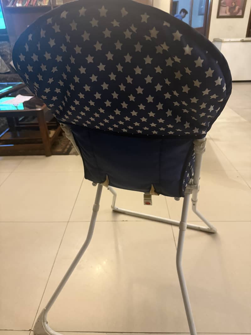 Royal blue tinnies high chair 10/10 condition few months used only 4