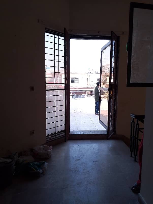 1 Kanal Upper Portion Available For Rent in H3 Block Opposite Emporium Mall on 60 Feet Road 12