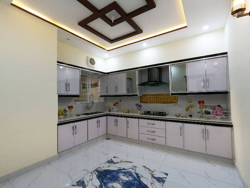 12 Marla House Available In Johar Town Phase 2 - Block H3 For Sale 11